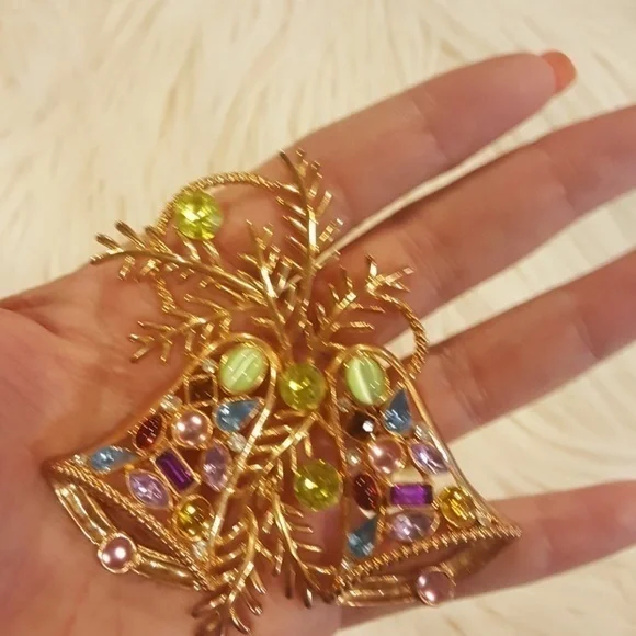 💜 GIGANTIC HOLIDAY‎ WREATH BROOCH - Picture 2 of 3
